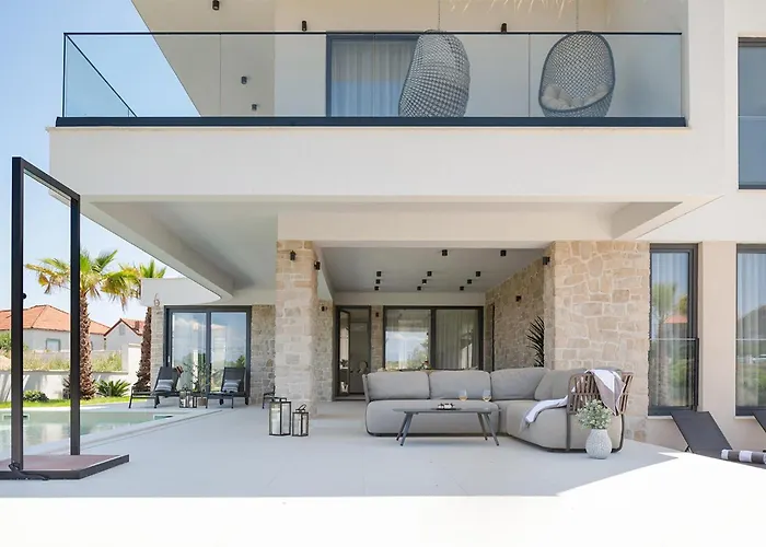 Luka Semesterbostad Nin